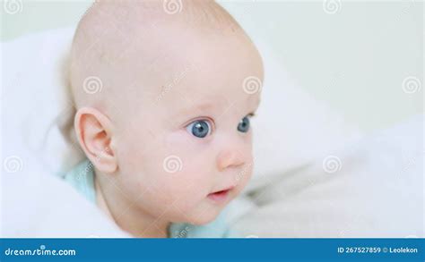 Tips for Understanding and Reflecting on Your Vision of a Captivating Blue-Eyed Infant