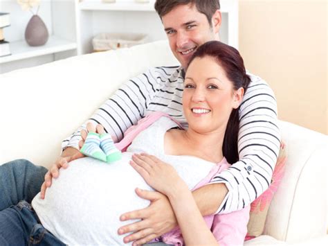 Tips for offering emotional support during your friend's pregnancy journey