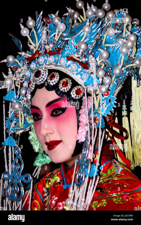 Traditional Costume and Makeup in Chinese Opera