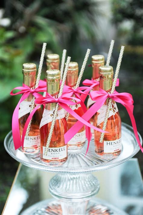 Treat Your Guests with Exquisite Party Favors and Gifts