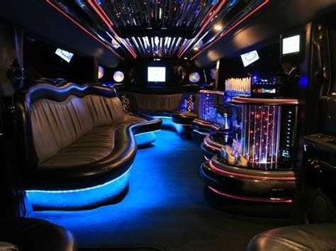 Turn Your Fantasy into Reality with Exquisite Blue Limousine Rentals