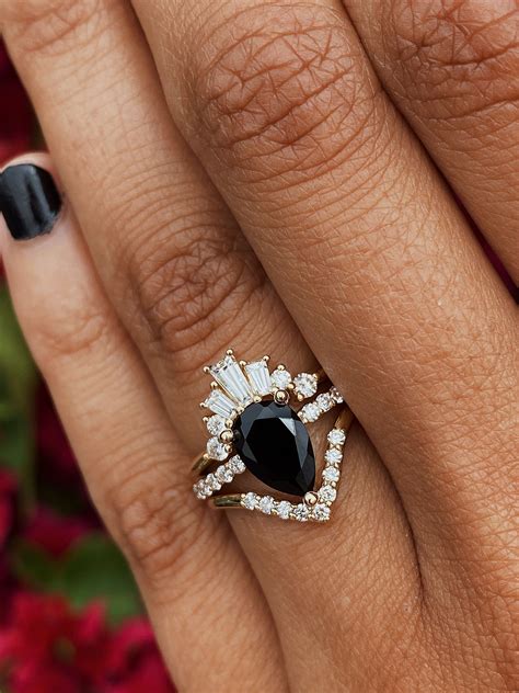 Understanding the Enchantment of Onyx-Colored Diamond Bands