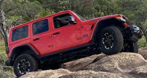 Why a Jeep is the Ideal Off-Roading Vehicle for Adventurous Enthusiasts